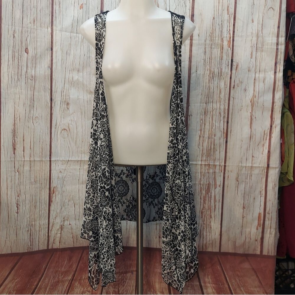 Torrid Waterfall Front Lace Back Sleeveless Vest Top Cover - Picture 11 of 16